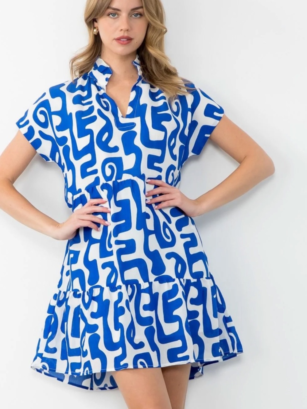 THML | NWOT Blue White Abstract Print Short Sleeve Tiered Dress Small Summer